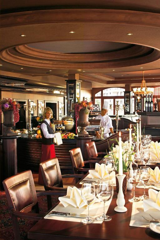 Yachthafenresidenz Hohe Duene Hotel Rostock Exterior foto Restaurant