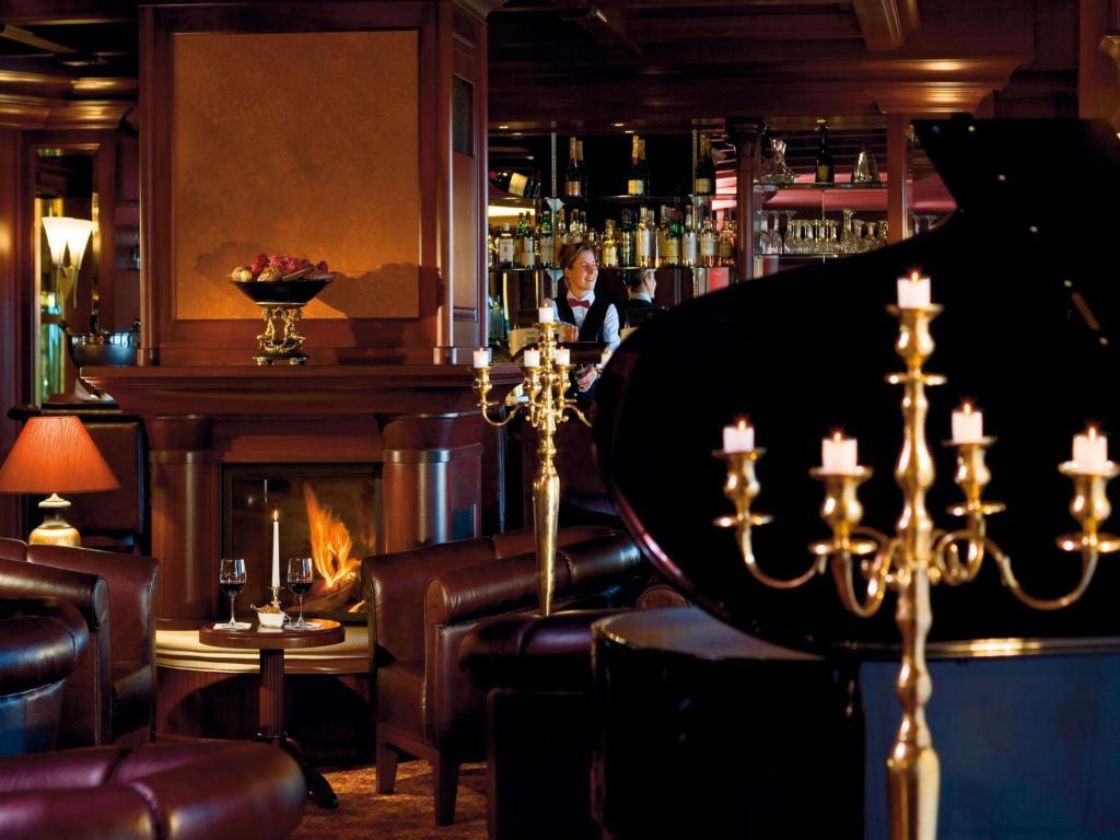 Yachthafenresidenz Hohe Duene Hotel Rostock Exterior foto The bar at the St. Regis