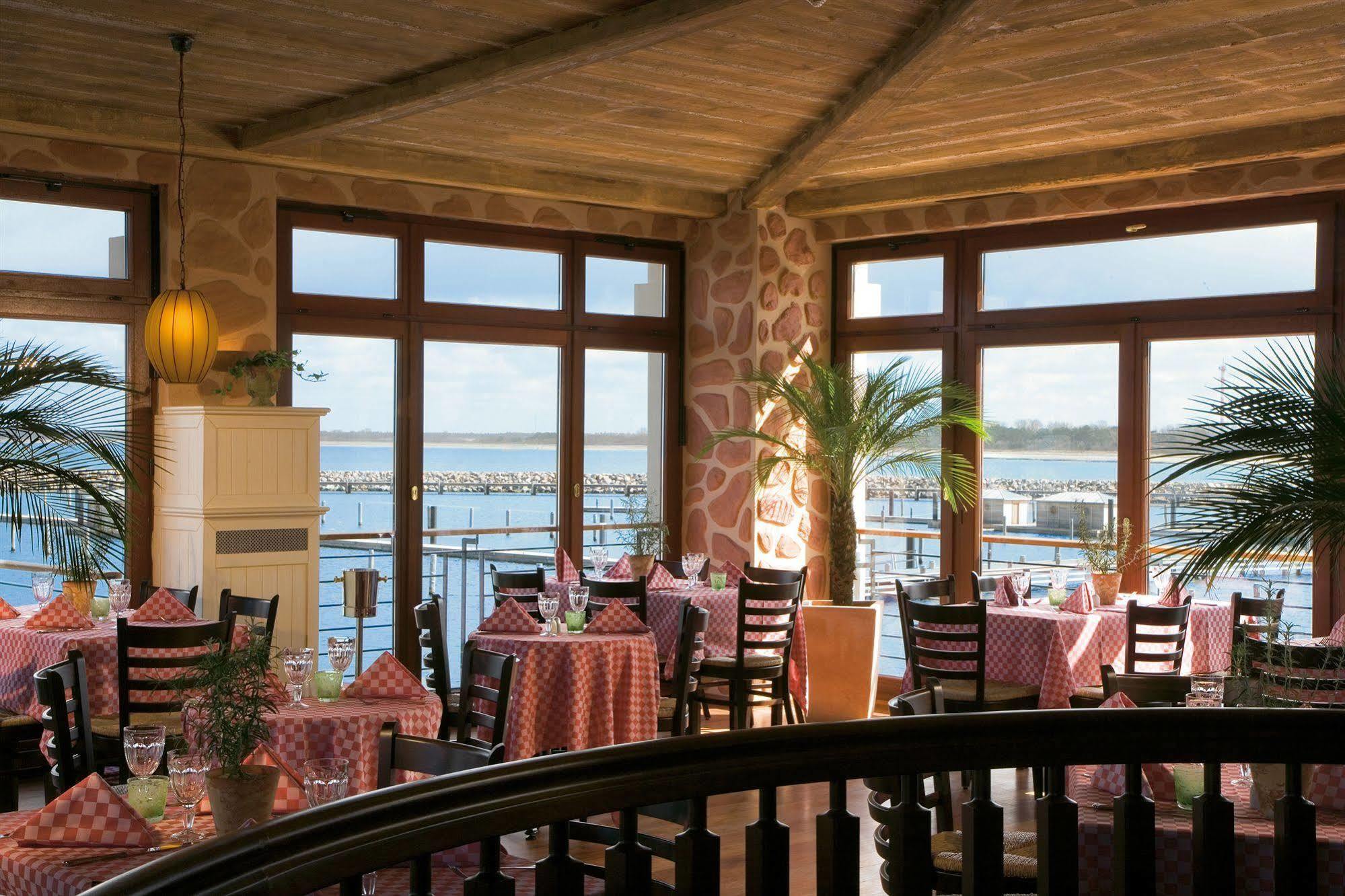 Yachthafenresidenz Hohe Duene Hotel Rostock Exterior foto Restaurant