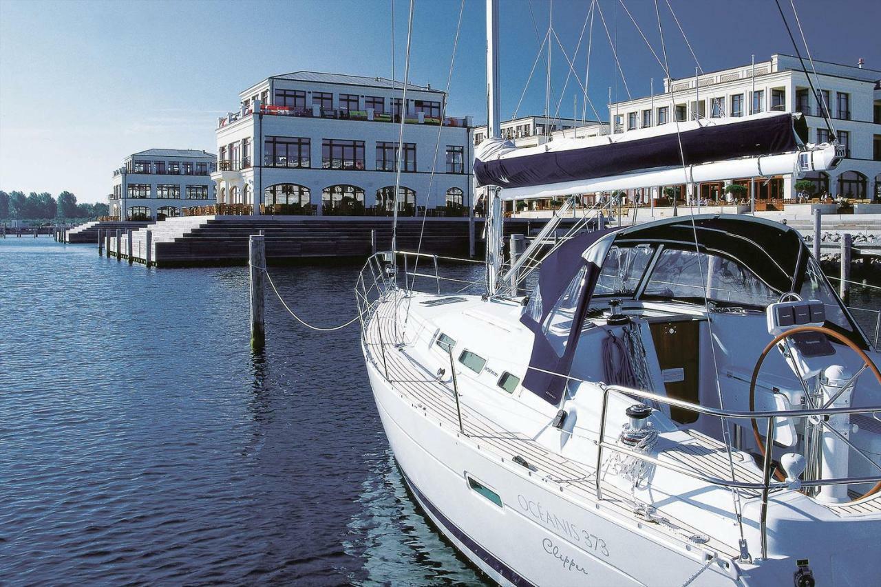 Yachthafenresidenz Hohe Duene Hotel Rostock Exterior foto The marina